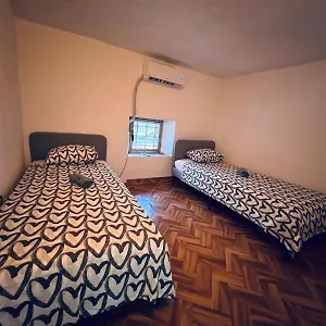  Hostel King House